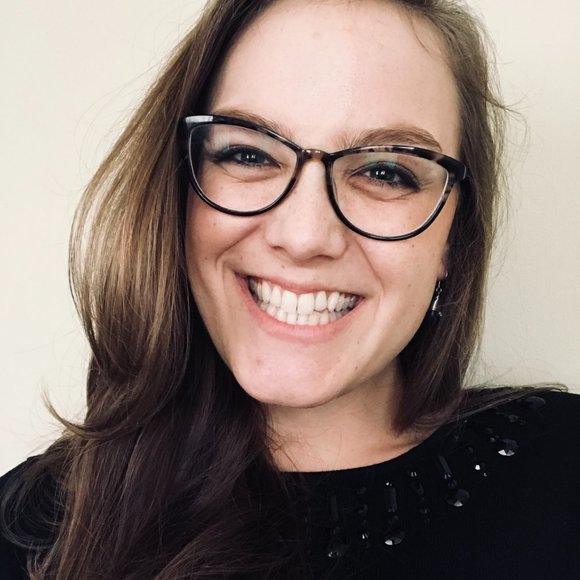 Meet your Posher, Caitlin - Picture 1 of 2